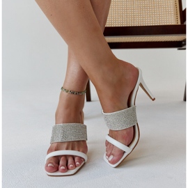 Hvide højhælede sandaler dekoreret med Adiam zirkoner 4