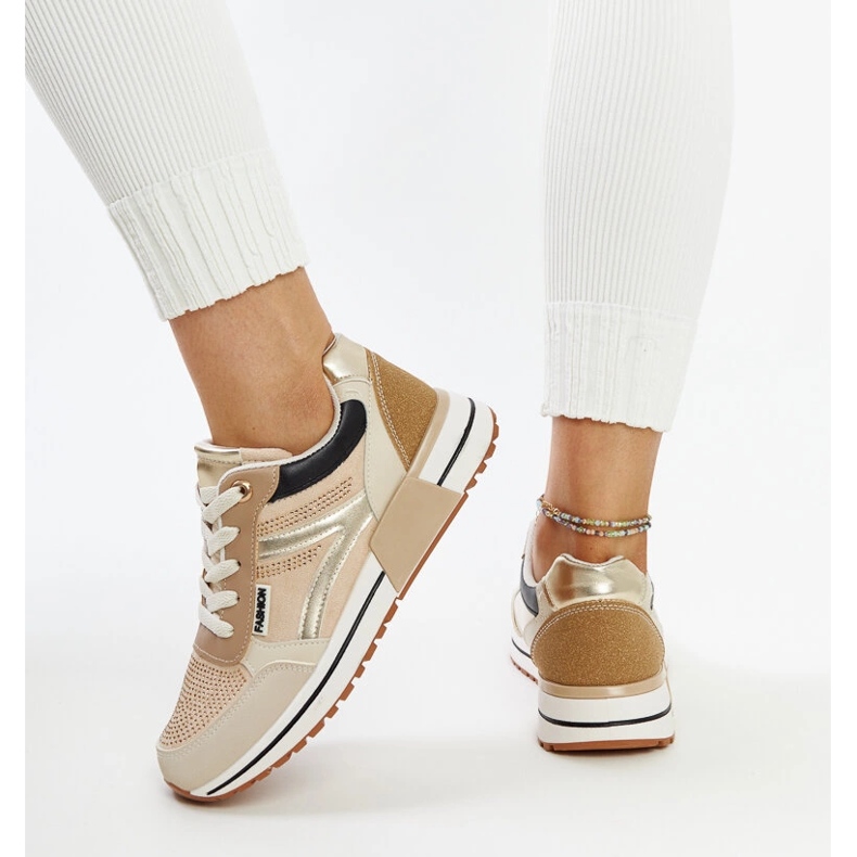 Beige platform sneakers med Mauli rhinestones 1
