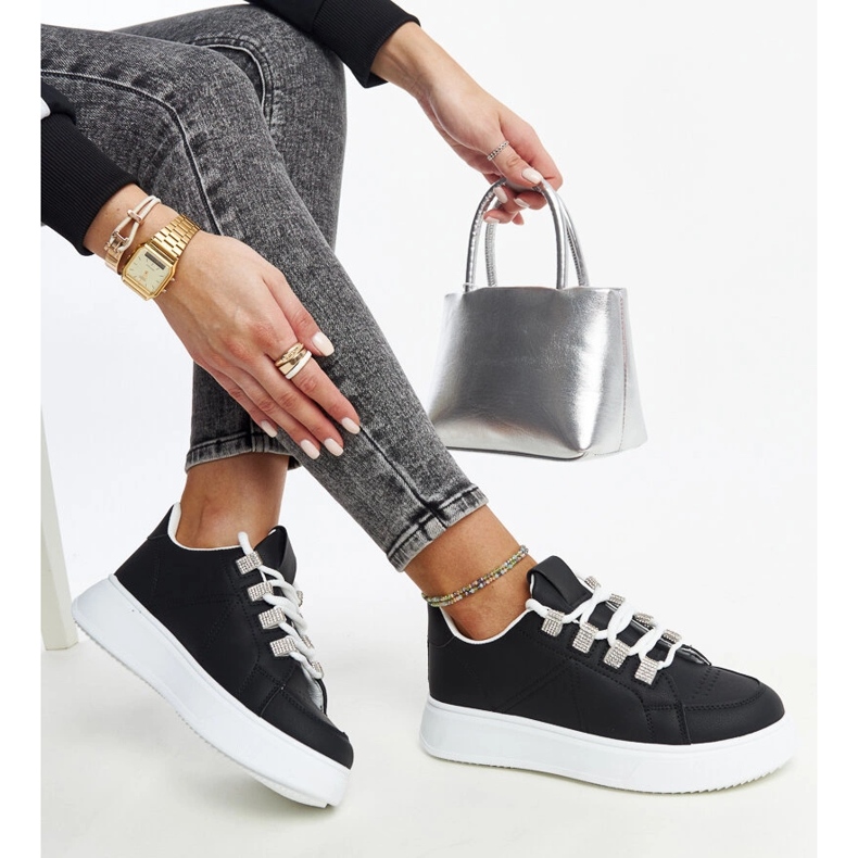 Walida sorte sneakers med en tyk sål 1