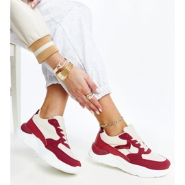 Beige og røde sneakers på Nereida platformen 1