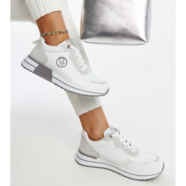 Hvide og grå platformssneakers fra Sinika 1