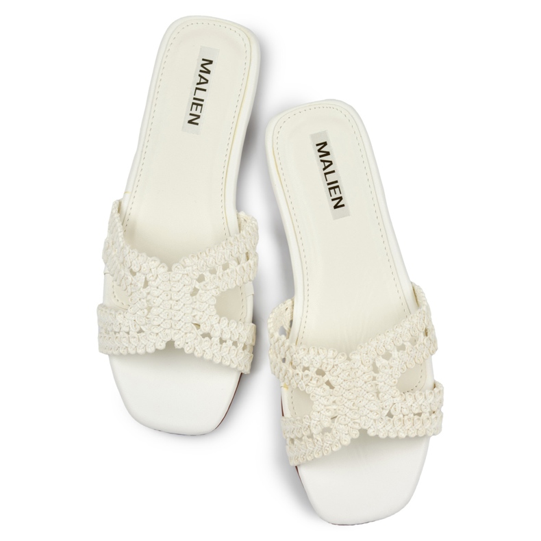 Hvide flip-flops til kvinder med flad sål 1
