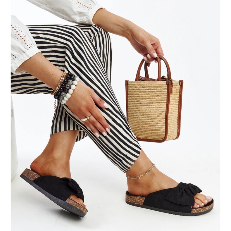 Sorte flip-flops med Aamu korksål 1