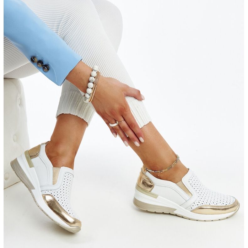 Hvid og guld gennembrudte Vernon wedge sneakers 1