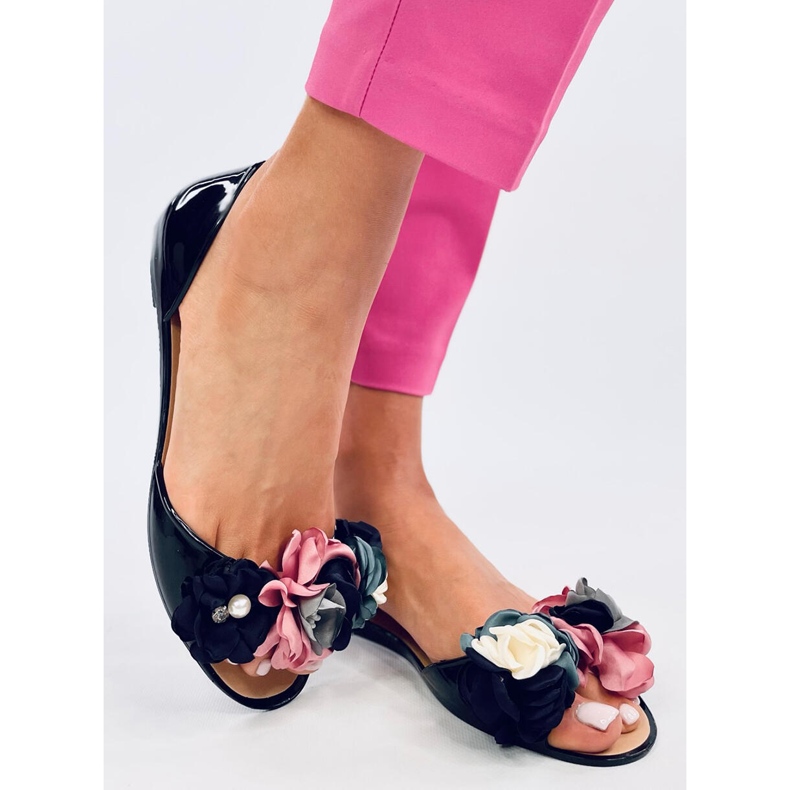 Meliskas med Carmil Sorte blomster 2