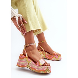 Mønstrede sandaler på en platform og kile Multicolor Wiandia flerfarvet 7