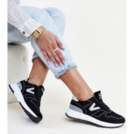 Sorte sneakers med en tykkere Olonio-sål i øko-ruskind 1