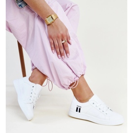 Hvide øko-læder sneakers fra Devona 1