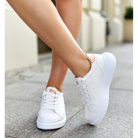 Hvide sneakers med en tyk Ivalu-sål 3