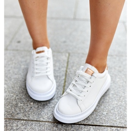 Hvide sneakers med en tyk Ivalu-sål 7