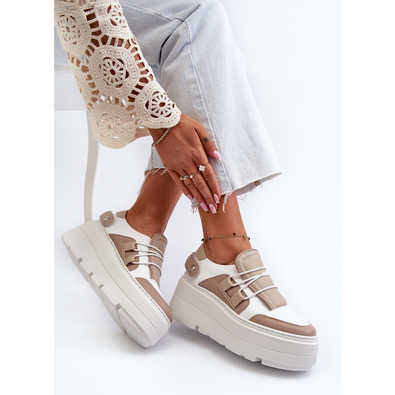 Zazoo 1833 damesneakers i læder med en massiv sål, beige og hvid 1