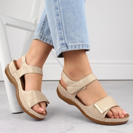 Komfortable sandaler til kvinder med velcro, beige eVento 0146 1