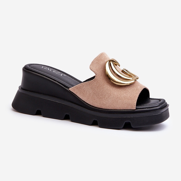 Vinceza Dameflip-flops lavet af øko ruskind på en kile og en platform med gulddekoration, beige Iaria 1
