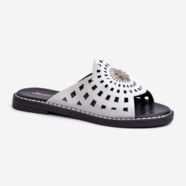 Skinnende flade flip flops til kvinder med sølvdekoration Ebirena 1
