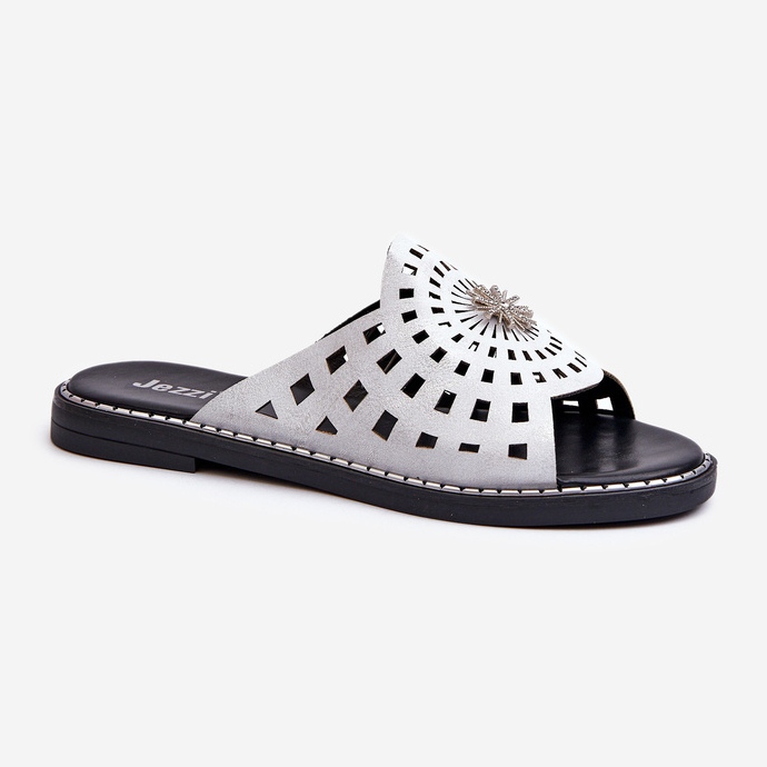 Skinnende flade flip flops til kvinder med sølvdekoration Ebirena 1