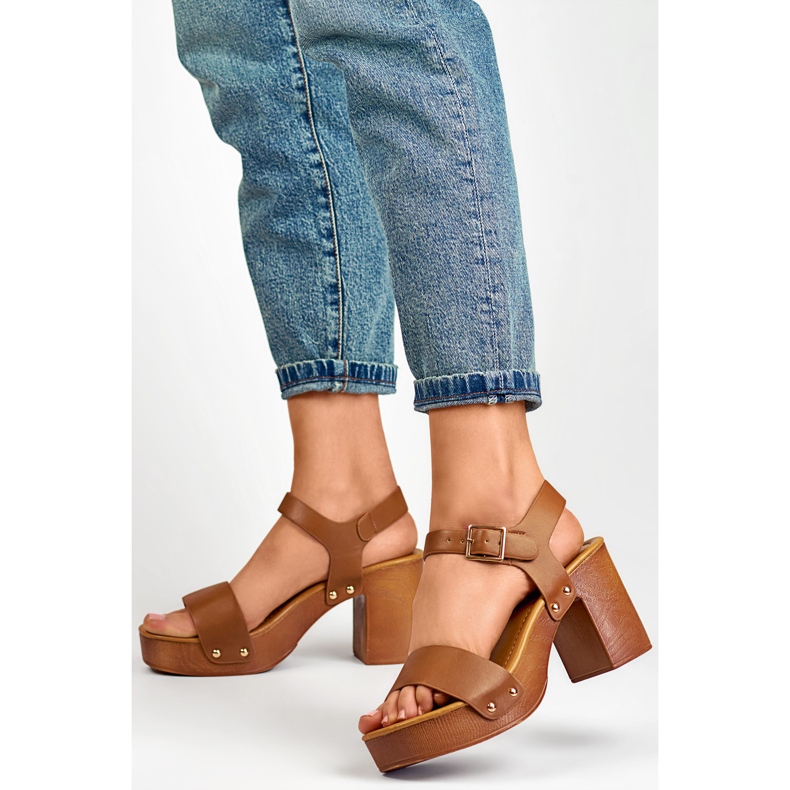 Brune sandaler med platformshæl af træ 2