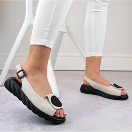 Komfortable lædersandaler til kvinder på den beige platform Artiker 52C1639 1