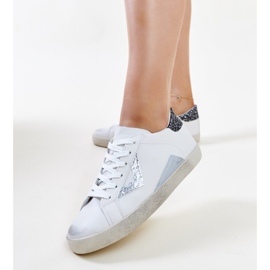 Hvide sneakers med slidt effekt fra Gombol 3