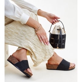 Sorte flip-flops med en Naifene kork wedge 1
