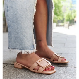 Beige flip-flops med læderindsats fra Wilia 1