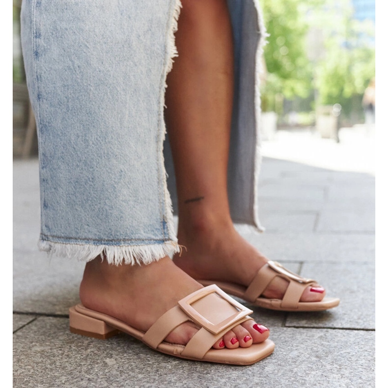 Beige flip-flops med læderindsats fra Wilia 1