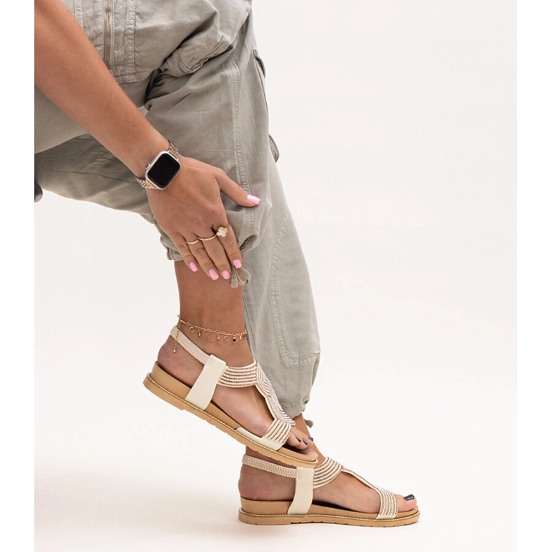 Lyse beige sandaler dekoreret med Gairsa zirkoner 1