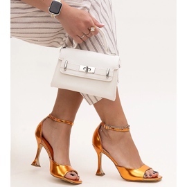 Skinnende højhælede sandaler med Delinda-rem orange 1