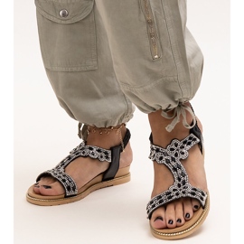 Shahidas skinnende sorte sandaler 1