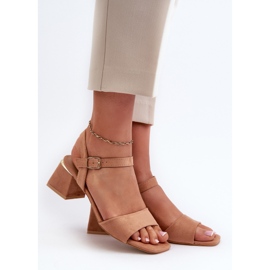 Damesandaler på en blok lavet af øko ruskind Camel Leisha beige 2