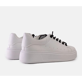 Hvide sneakers med iøjnefaldende Asmait dekoration 1