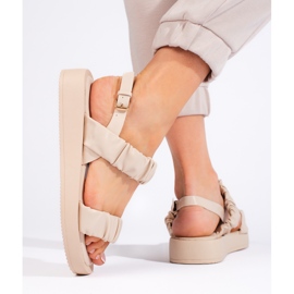 Beige sandaler med flæser 1
