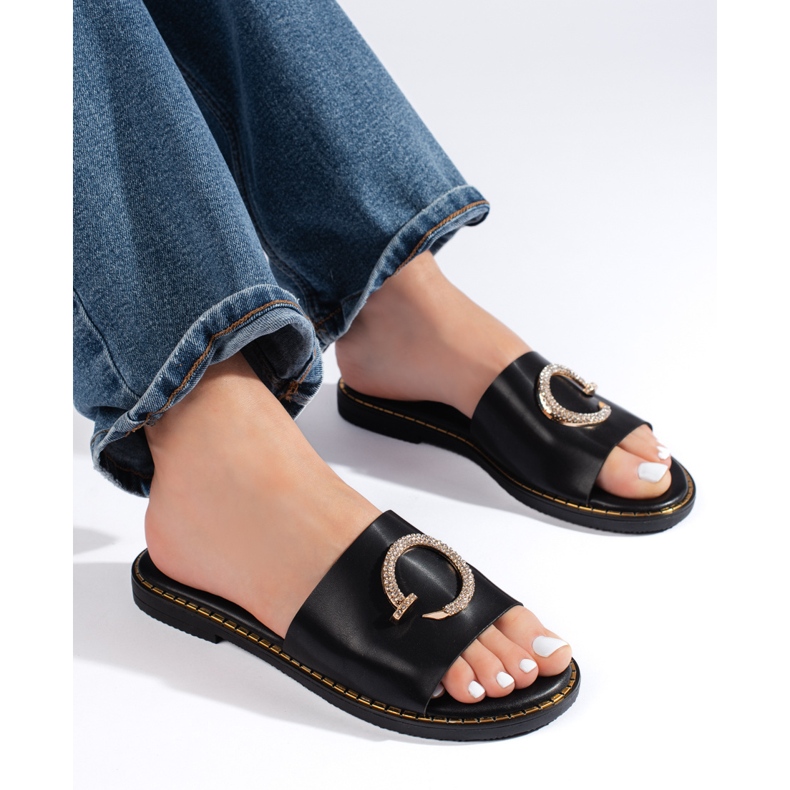 Sorte dameflip-flops med et dekorativt element 1