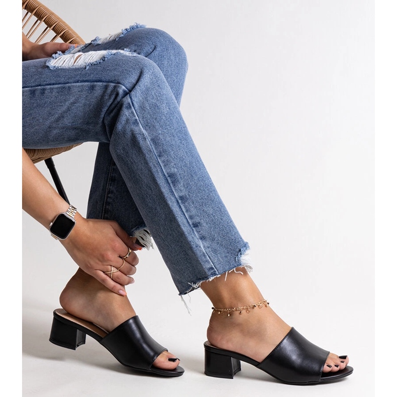 Sorte lavhælede Asala flip-flops 1