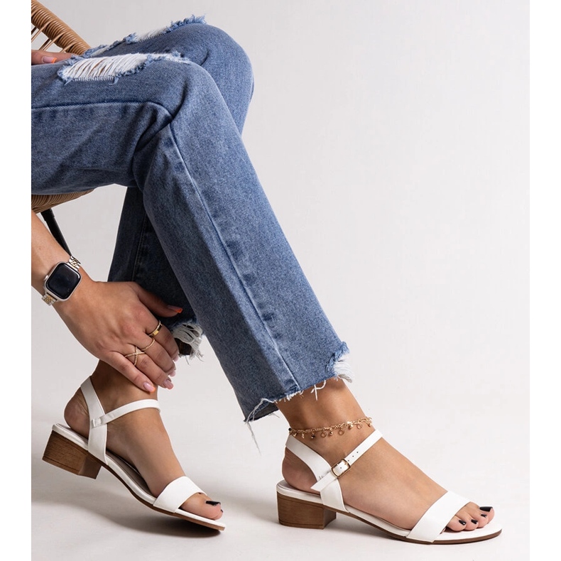 Hvide lavhælede sandaler Basina 1