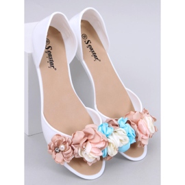 Melissa med Carmil White blomster hvid 1
