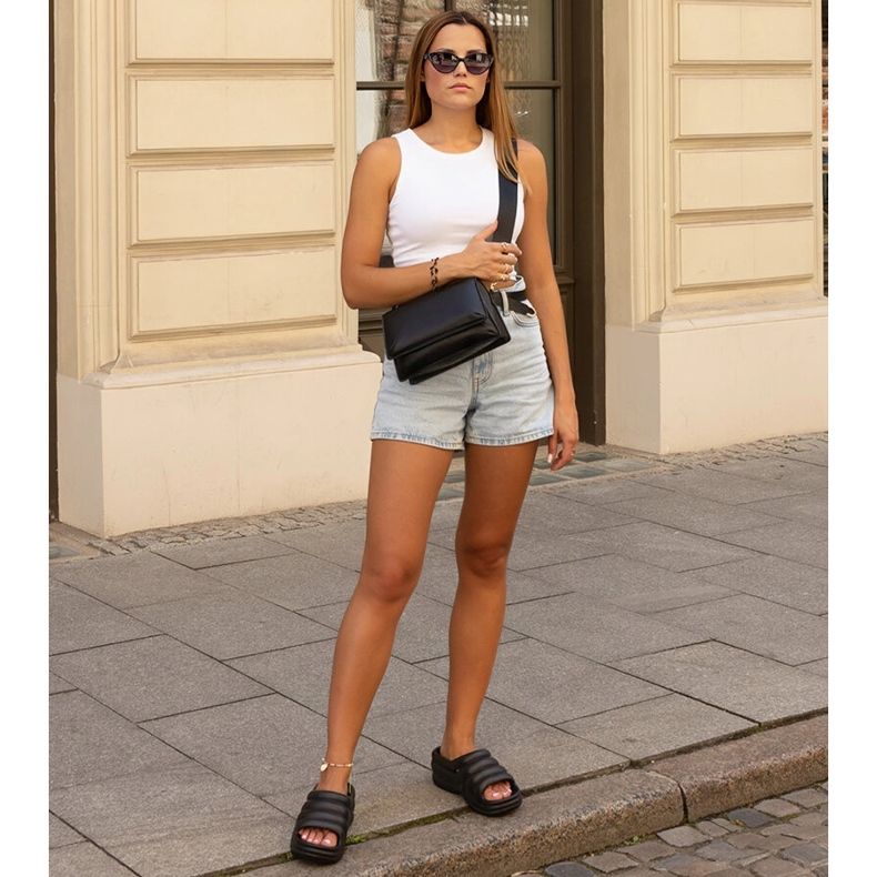Aminas sorte massive flip-flops 1