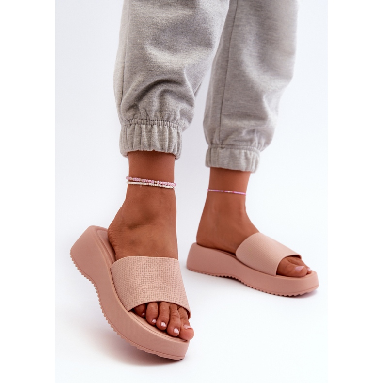 Kvinders flip-flops på en platform og kile, pink vimarils lyserød 2