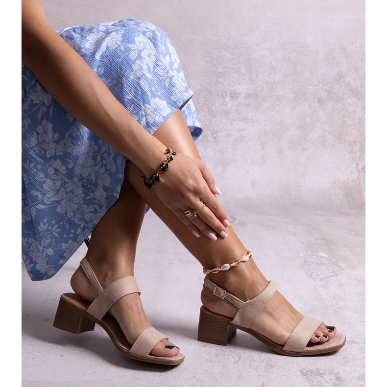Beige højhælede Yakota sandaler 1