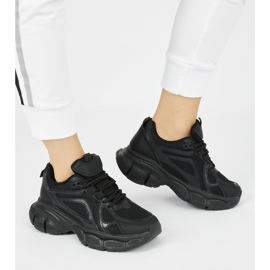 Sorte sneakers med en tyk sål 1