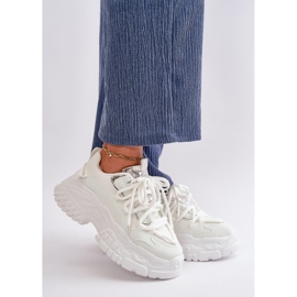 Sneakers til kvinder på en massiv sål, hvid Nevela 1