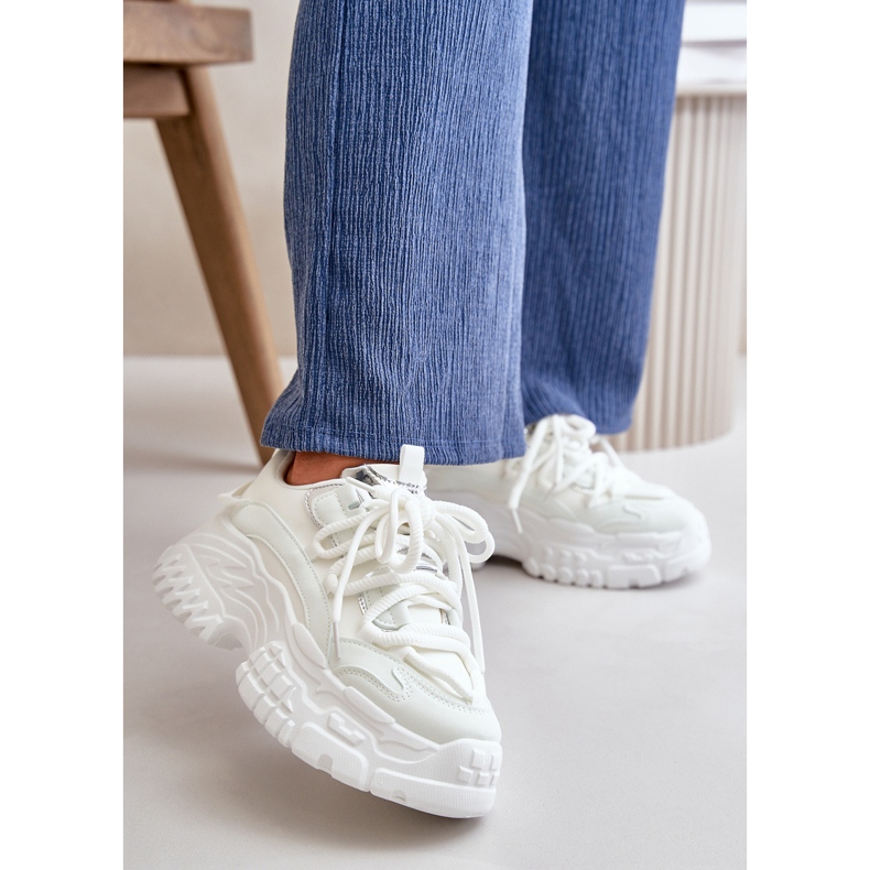 Sneakers til kvinder på en massiv sål, hvid Nevela 2