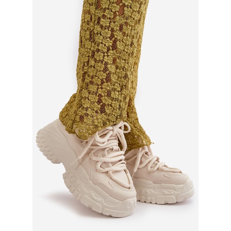 Lysbeige sneakers til kvinder på en chunky sål Nevela 1