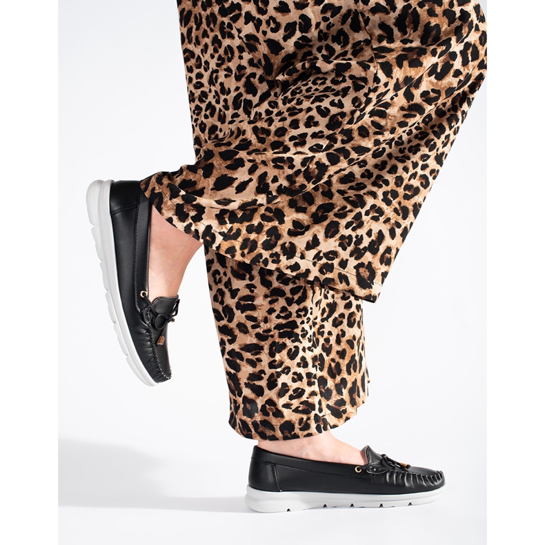 Sorte loafers på platformen 2