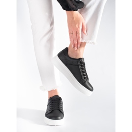 Sorte sneakers på platformen 2