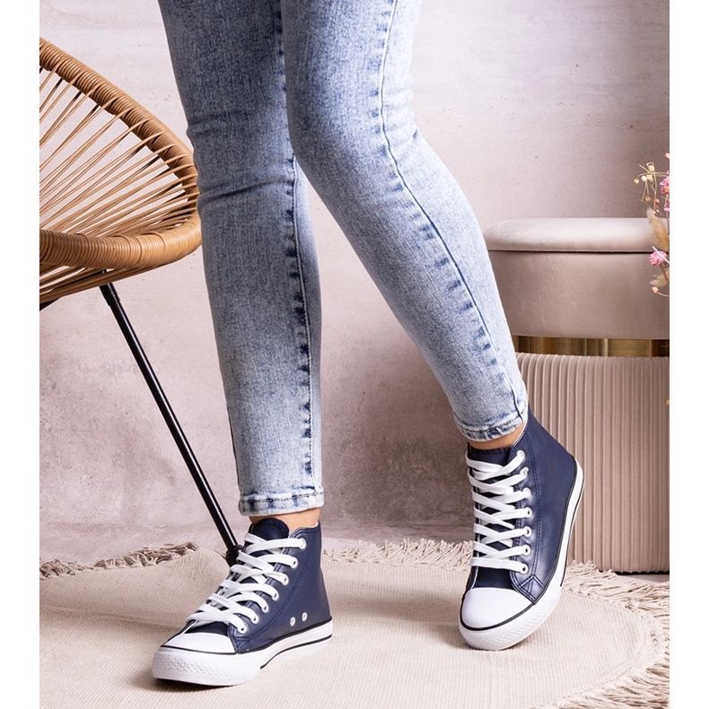 Marineblå high-top sneakers lavet af øko læder fra Boniface 1