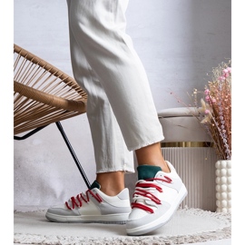 Grå sneakers med røde snørebånd fra Aucoin hvid 1