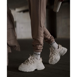 Lysbeige sneakers til kvinder på en chunky sål Nevela 2