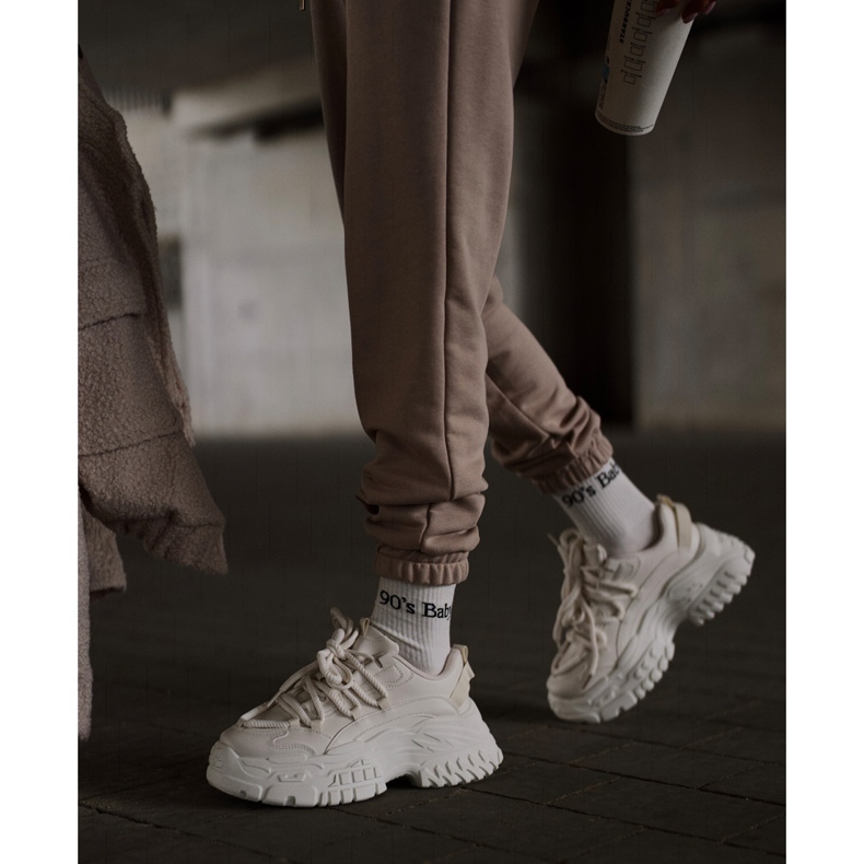 Lysbeige sneakers til kvinder på en chunky sål Nevela 2