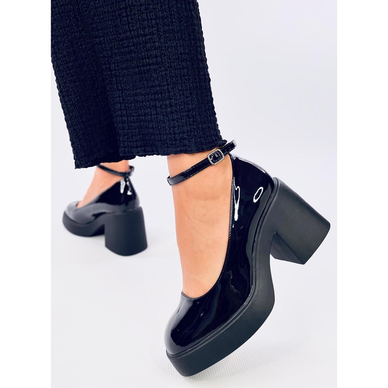 Termet Sort bredhælede pumps 1