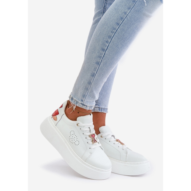 Vinceza Sneakers i læder til kvinder på platformen med en nål og dekorativ blomst 89100 Hvid 1